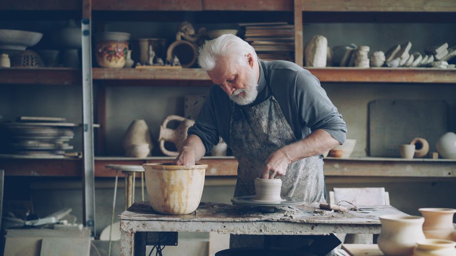 The Benefits of Adult Art Classes: It's Never Too Late to Start